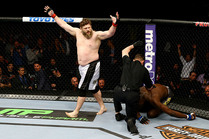 UFC159_09_Nelson_Kongo_05.jpg